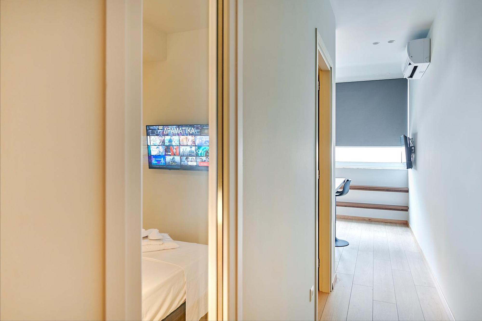 City-Center Apartment In Vibrant Monastiraki, Athens Exterior photo